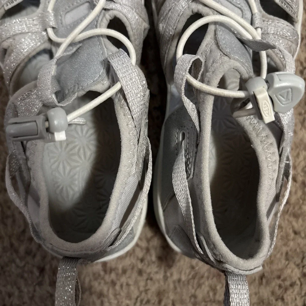 Keen Girls Moxie Sandal Waterproof Outdoor Hiking Play Shoes Water Silver Sz 1
